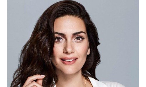 BERGÜZAR KOREL 'ON SANİYE' İLE DÖNÜYOR